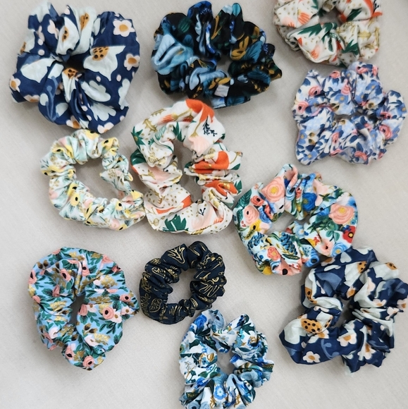 *3/$21* Scrunchie in Rifle Paper Co floral garden party - Picture 6 of 6